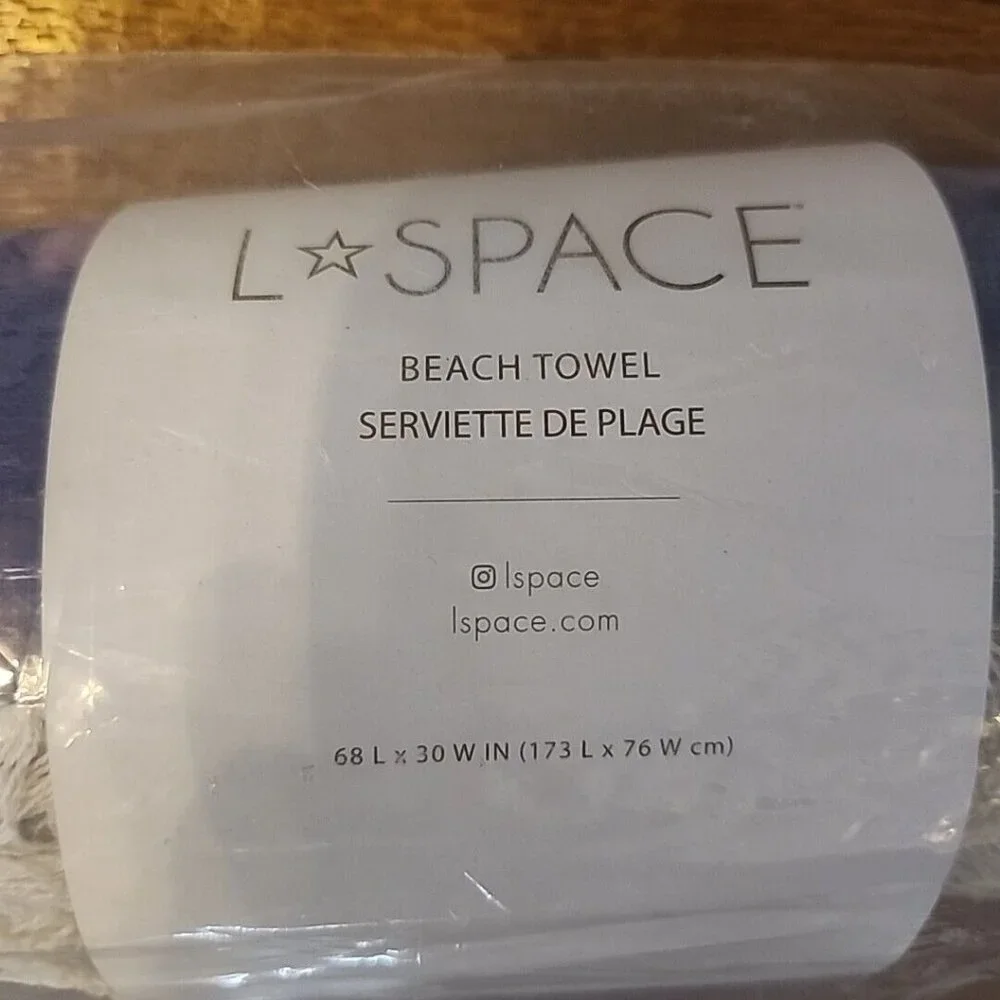 L Space Tie Dye Beach Towel Fringed Brand NEW in Package FabFitFun 68